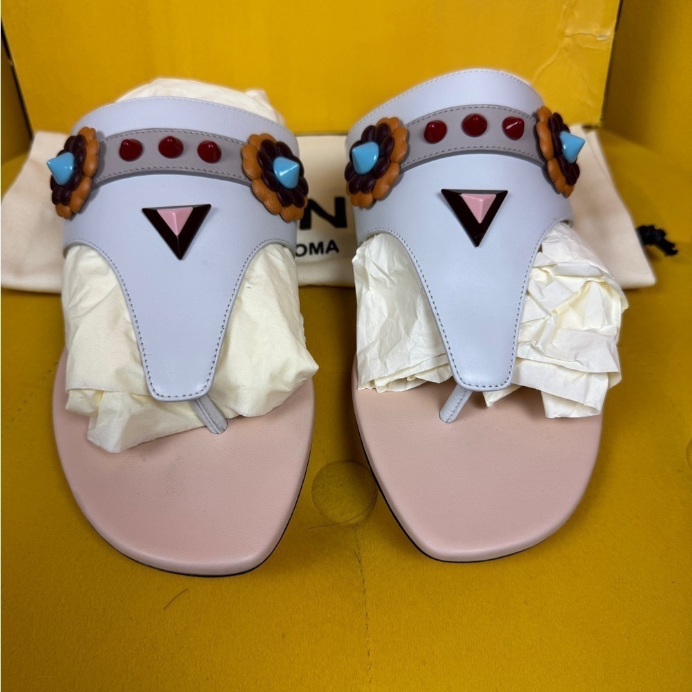 FENDI Sandals - Tong sandals Flat Studs leather white Size 6.5 - Picture 6 of 13